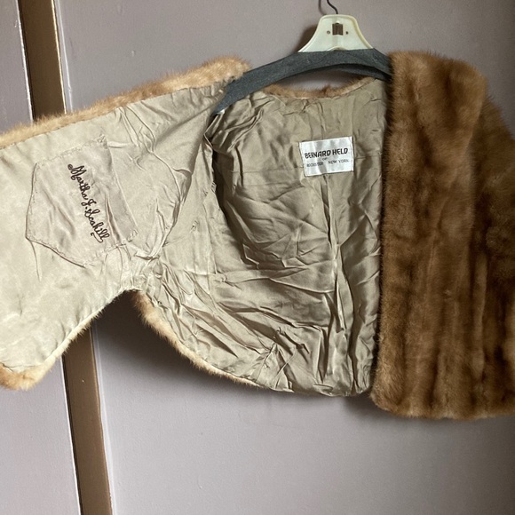 Bernard Held • Shawl/Wrap/Cape - Picture 2 of 4